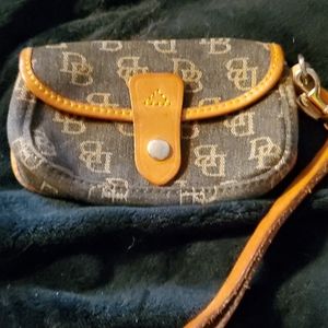 Dooney wristlet small